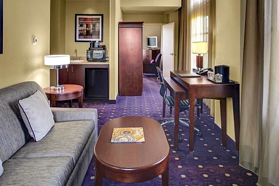 Courtyard by Marriott Kansas City Country Club Plaza