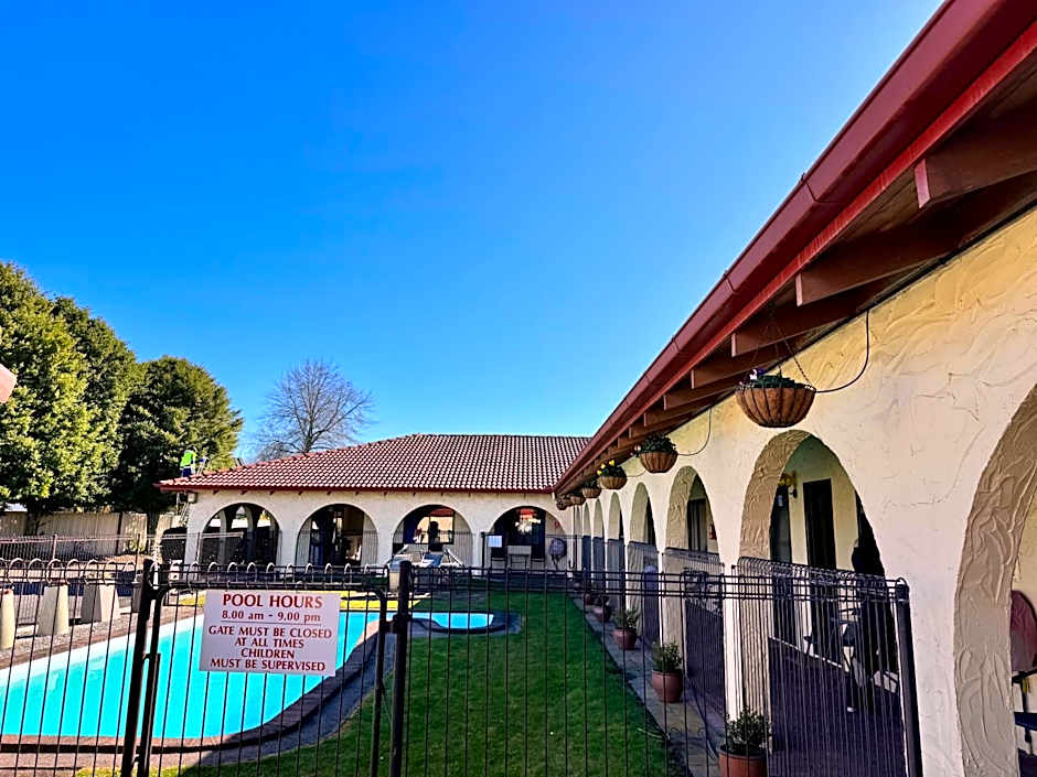 Captains Quarters Motor Inn