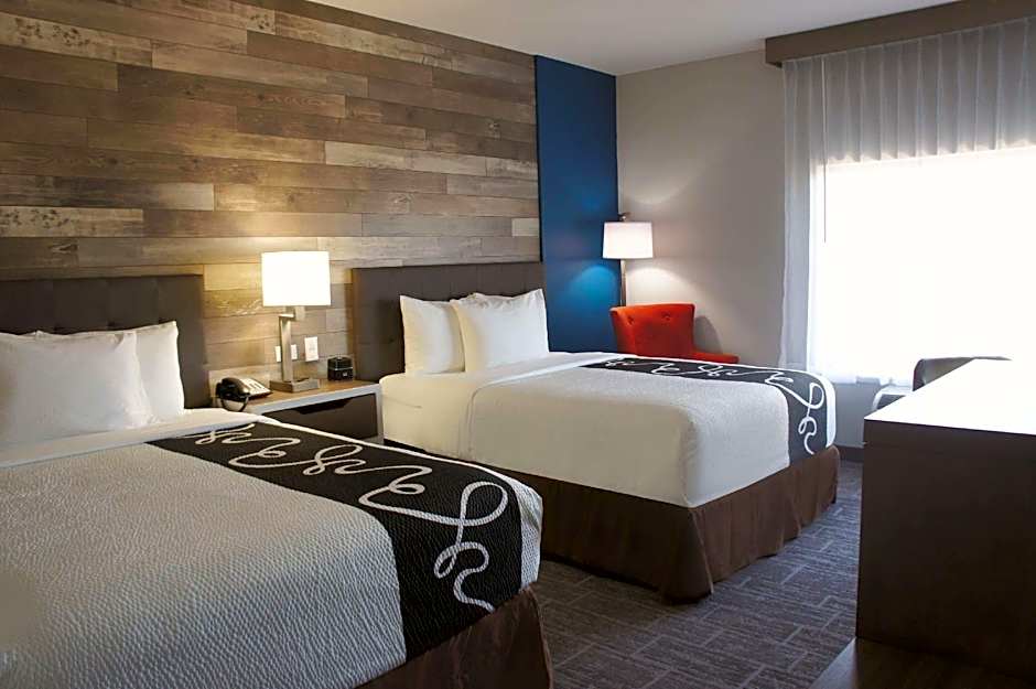 La Quinta Inn & Suites by Wyndham Pittsburg