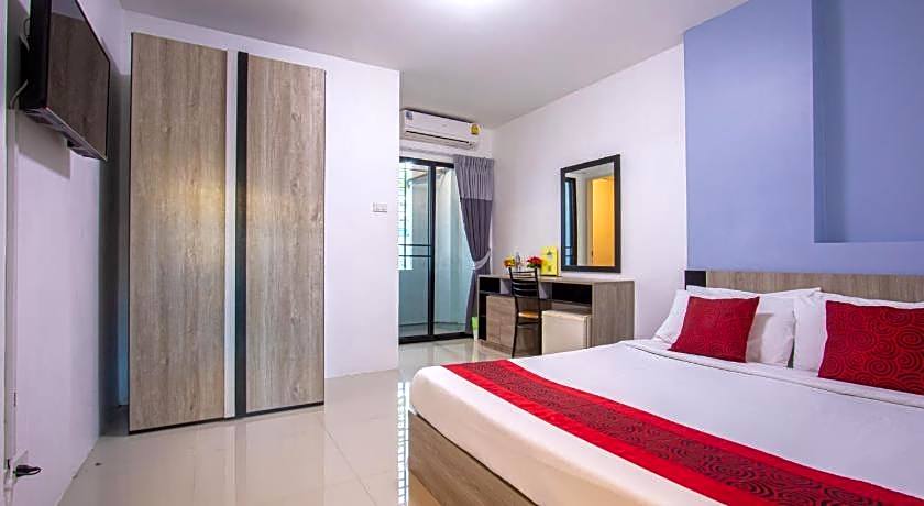 Salinsiri at ladkrabang