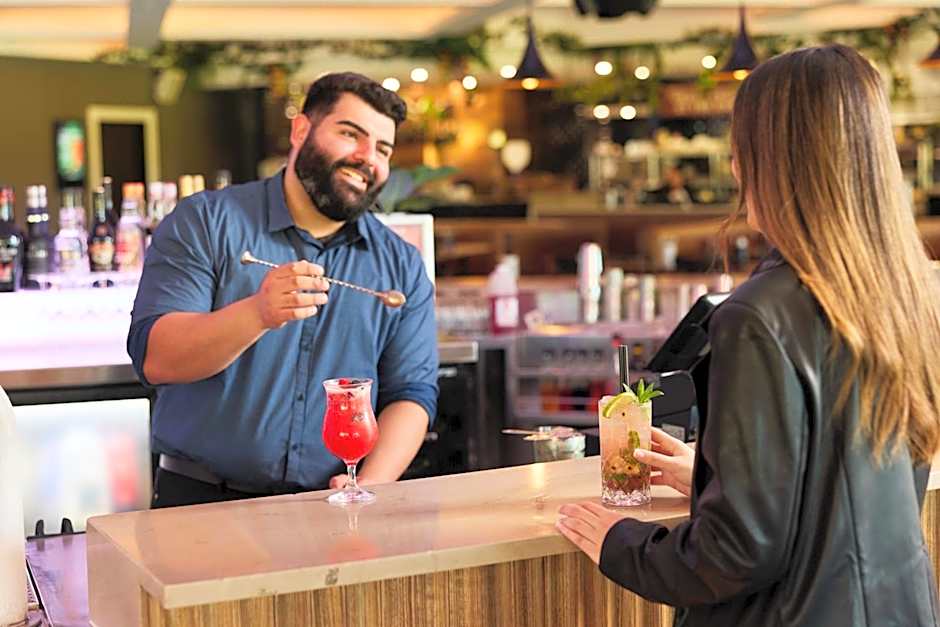 Holiday Inn Warwick Farm By IHG