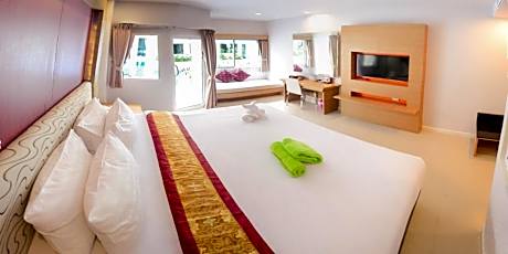 Grand Deluxe Double Room with Pool Access