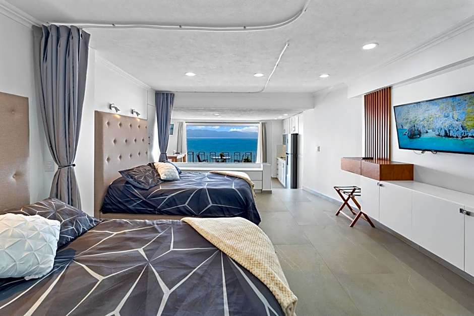 Luxury Condo just steps away from the Beach!
