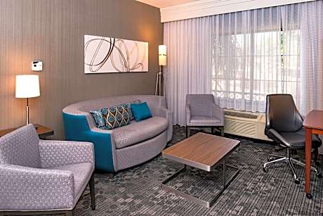 1 Bedroom 2 room Suite, 2 Queen