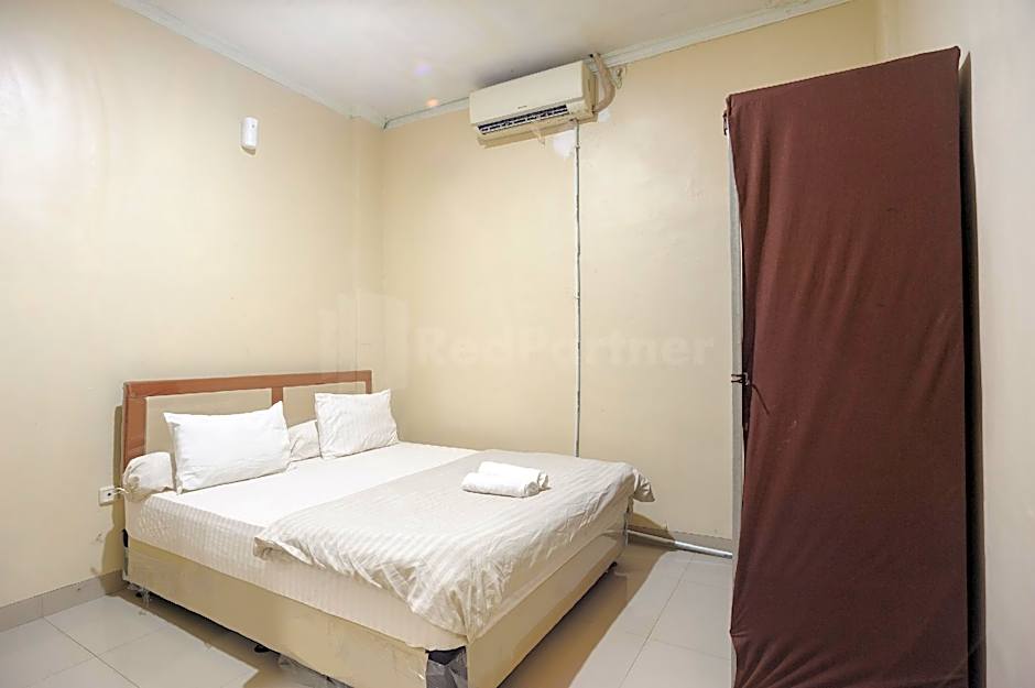 SRB near Mall Ciputra CIbubur Mitra RedDoorz
