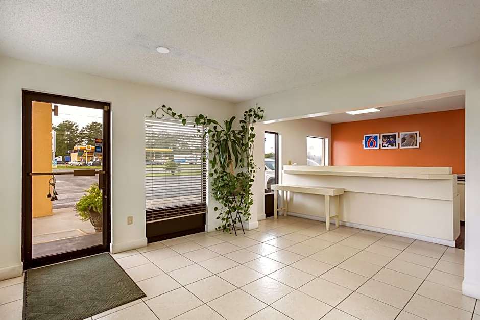 Motel 6-Macclenny, FL