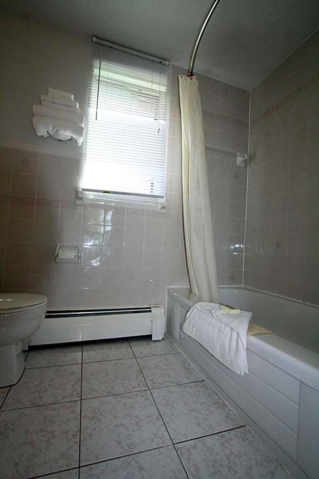 Motel 6 Campbellford, ON