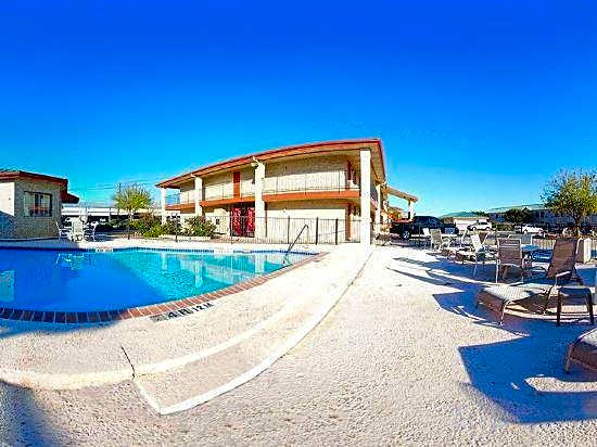 University Inn & Suites