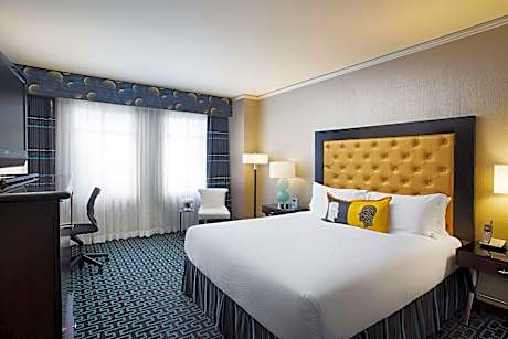 1 King Superior Acc W/ Tub