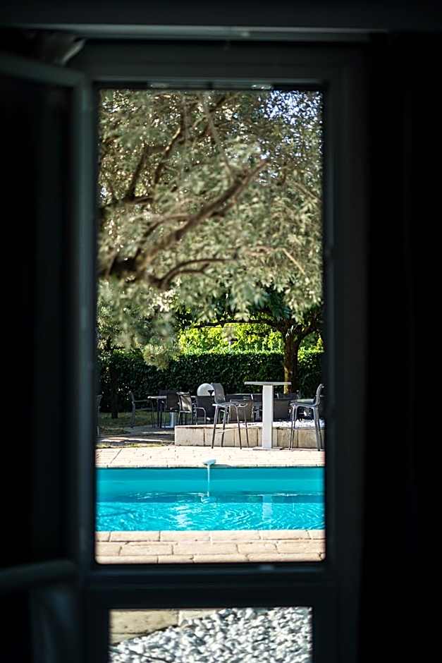 PoMo Hotel & Restaurant