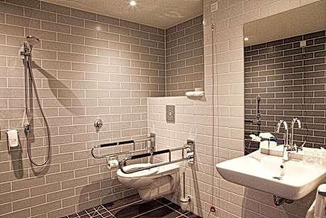 1 Single Bed Standard Accessible