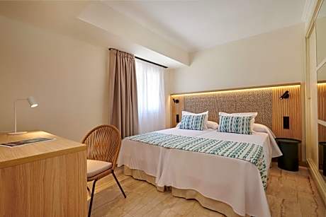 One-Bedroom Apartment (2 Adults + 1 Child)