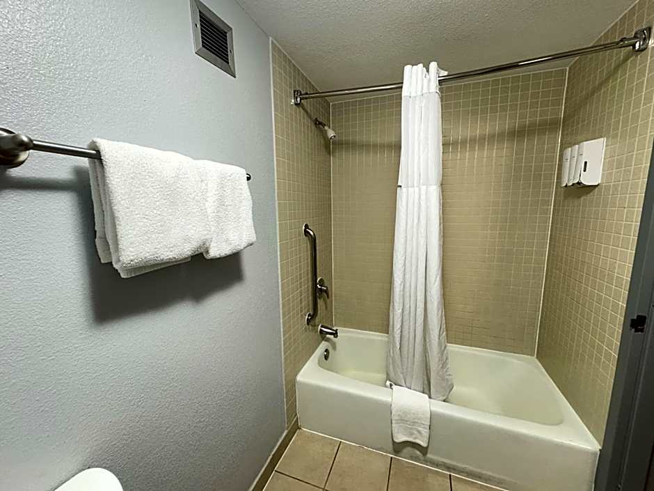 Super 8 by Wyndham Dallas Love Field Airport