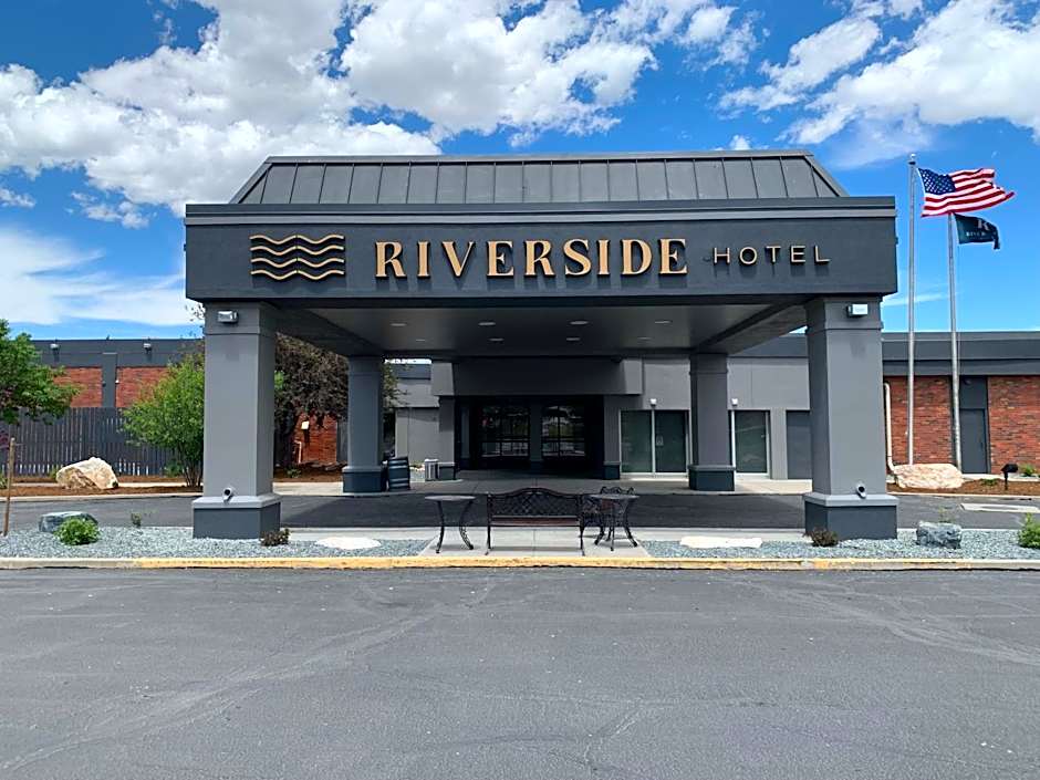 Riverside Hotel