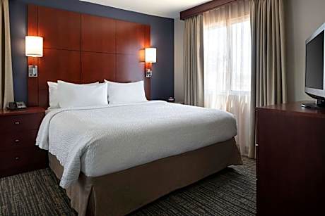 Two Bedroom Suite - King in Each with Tub - Mobility Accessible