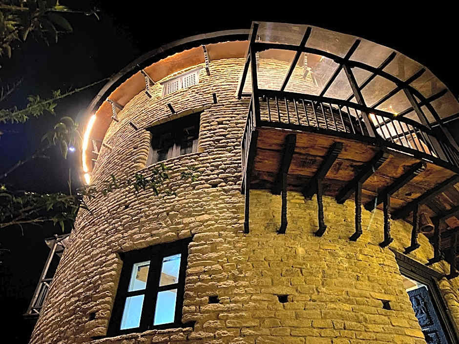 Bhanjyang Village Lodge