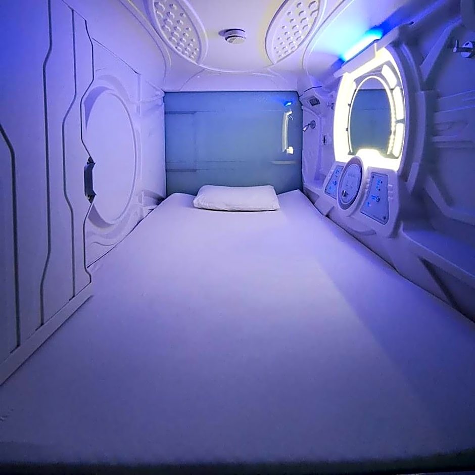 Bangau Capsule Hotel - Downtown KLIA