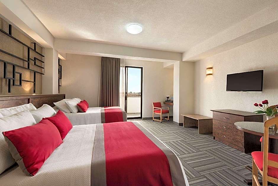 Ramada Plaza by Wyndham Leon