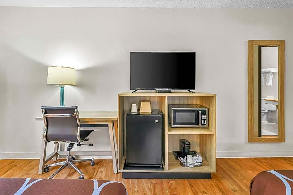 Super 8 by Wyndham East Stroudsburg/Poconos