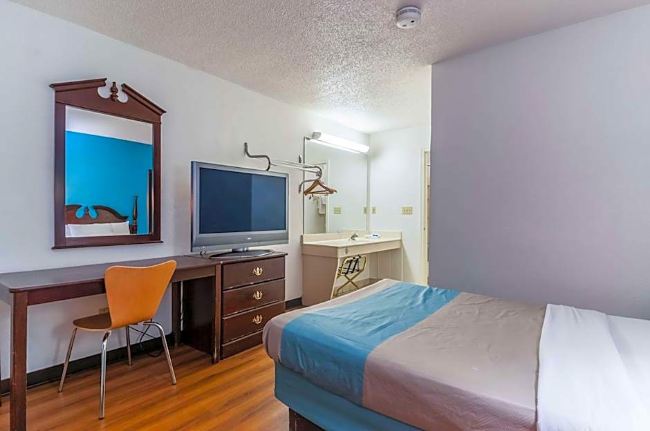 Motel 6-Southgate, MI - Detroit