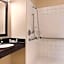 Dubuque Inn and Suites