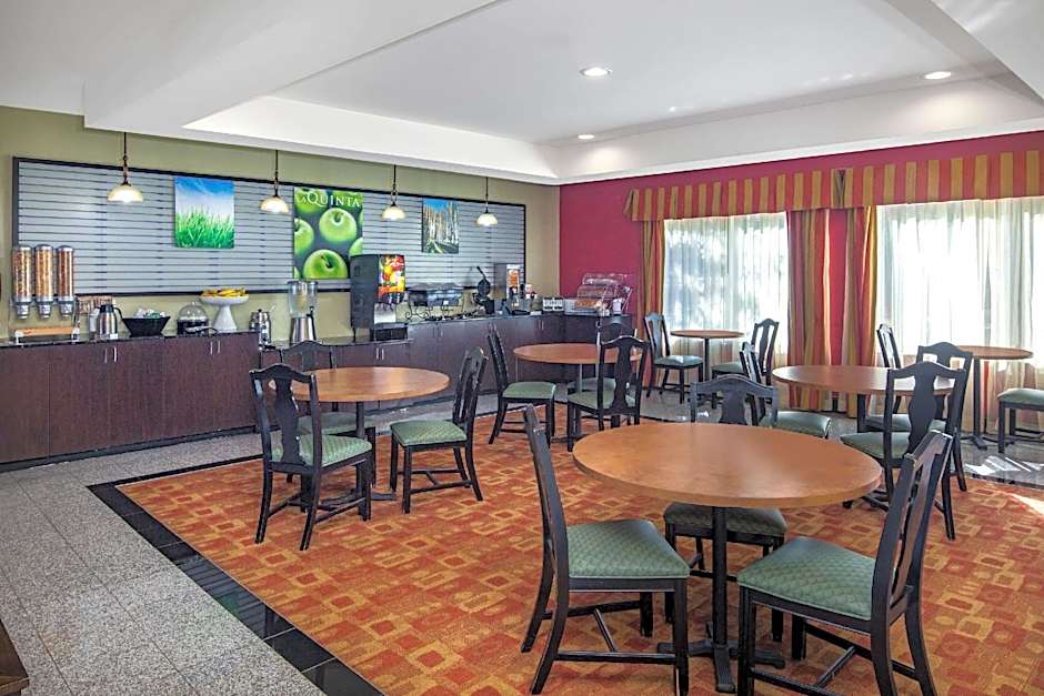 La Quinta Inn & Suites by Wyndham Union City