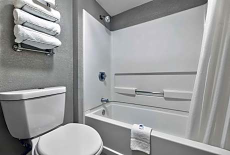 Queen Room - Non-Smoking