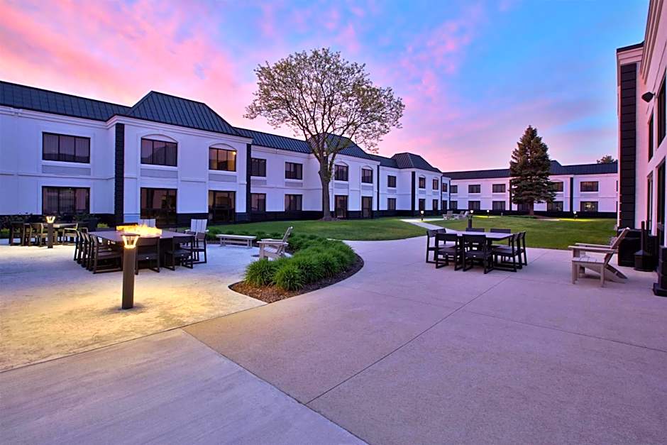 DoubleTree by Hilton Hotel Detroit - Novi