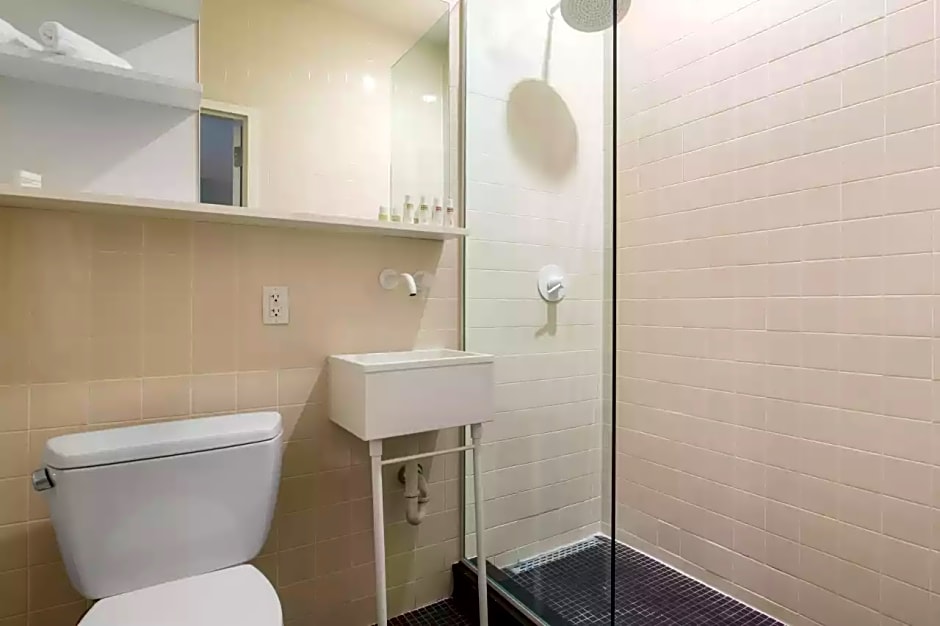 Gowanus Inn & Yard Hotel