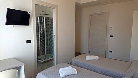 Twin Room with Shower