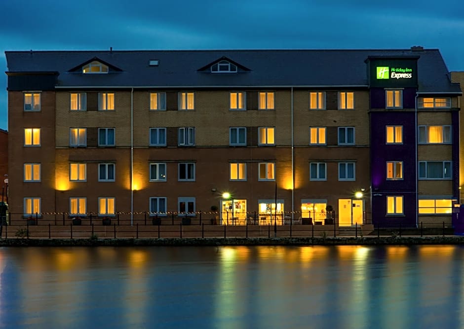 Holiday Inn Express Cardiff Bay By IHG