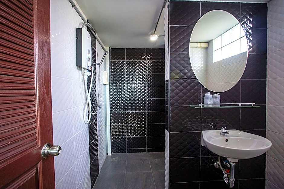 Baan Chang Hotel & Coffee House