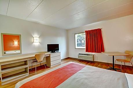 Queen Room - Non-Smoking