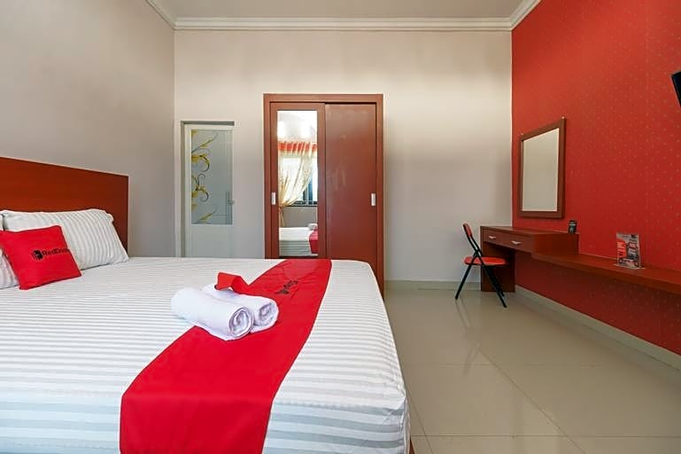 RedDoorz Syariah near UISU Medan