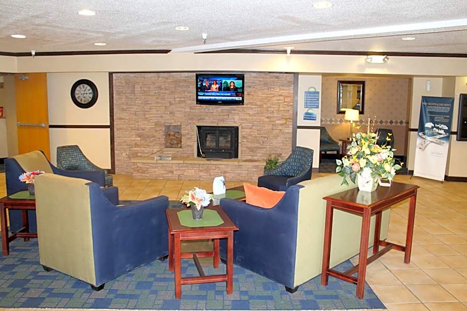 Days Inn & Suites by Wyndham Bridgeport - Clarksburg