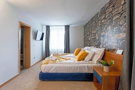 Junior Suite with Mountain View