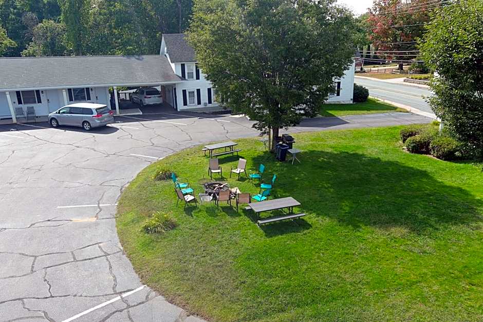 Colonial Motel