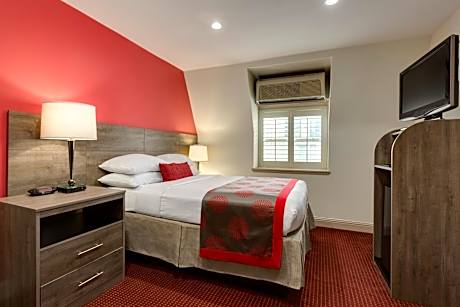 Queen Room - Non-Smoking