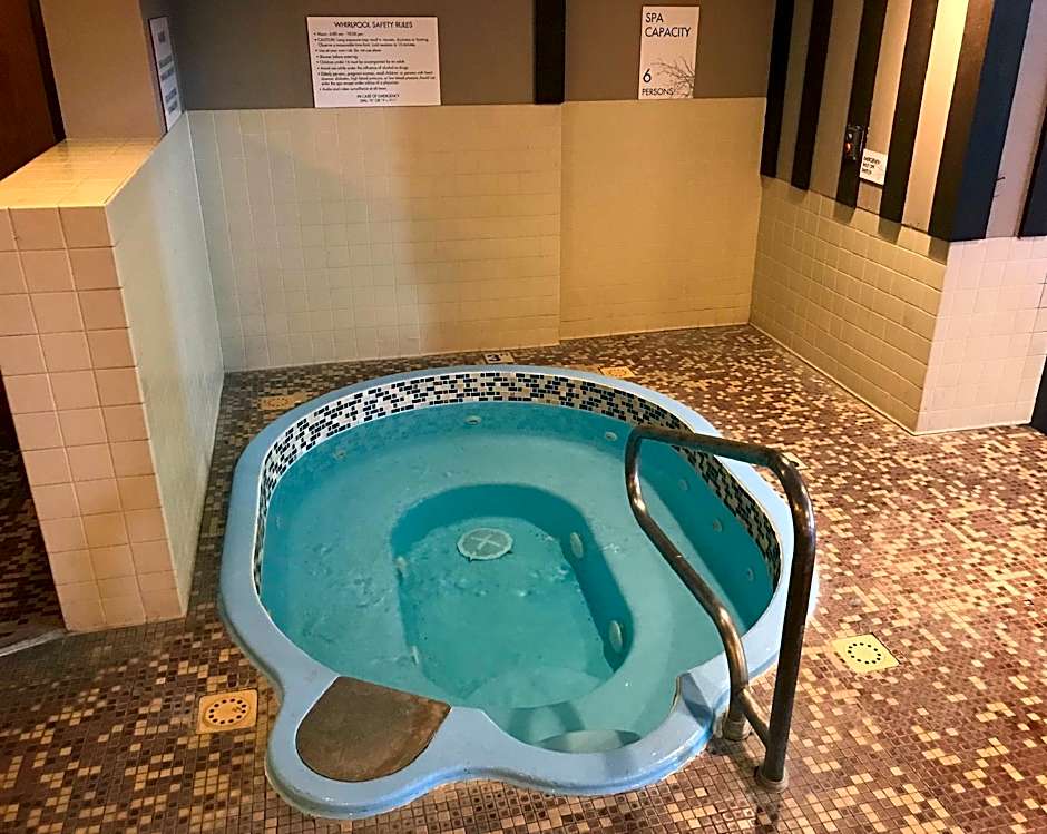 Ramada by Wyndham Albert Lea