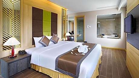 Deluxe Double Room with Balcony and Sea View