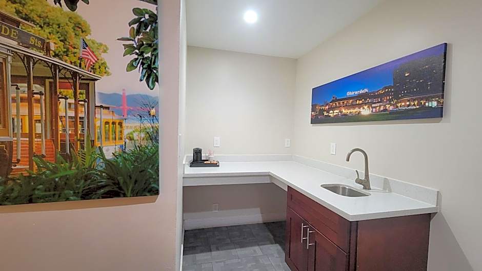 Presidio Parkway Inn