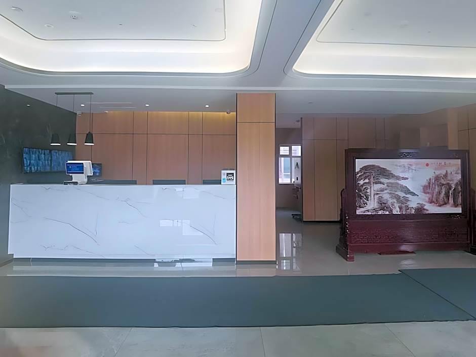 Green Tree Inn Urumqi San'gong Metro Station Exit