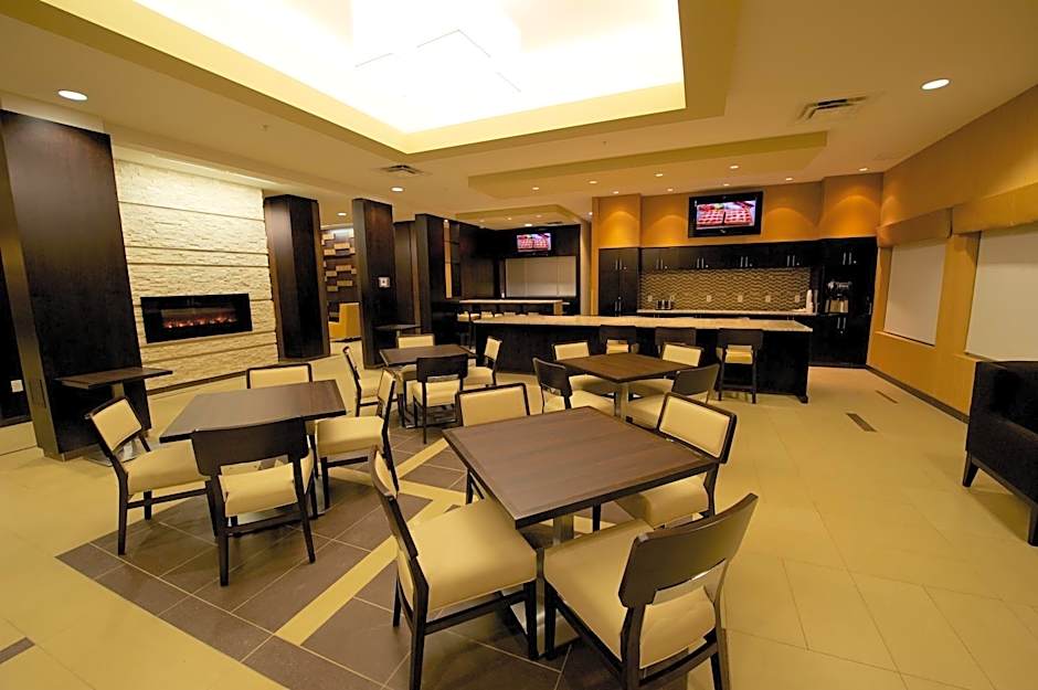 Days Inn & Suites by Wyndham Winnipeg Airport Manitoba