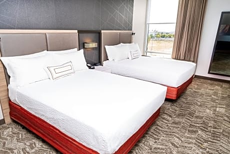 Queen Suite with Sofa Bed and Roll-in Shower - Mobility Accessible