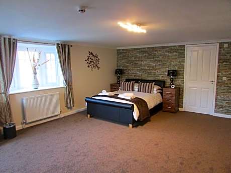 Family room-Ensuite with Shower