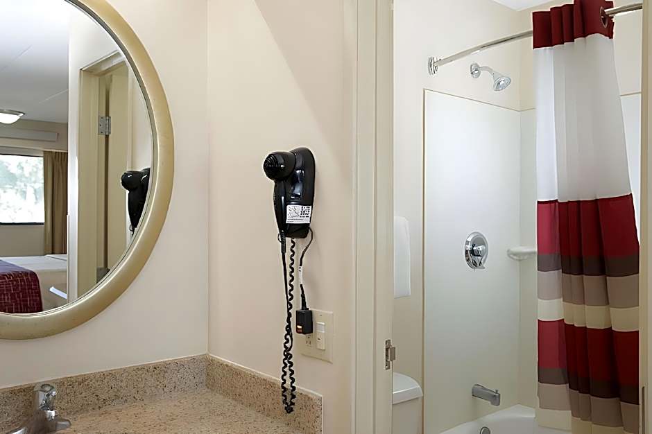 Red Roof Inn Cincinnati Northeast - Blue Ash – Cincinnati, OH
