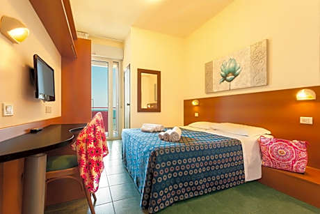 Double or Twin Room with Sea View
