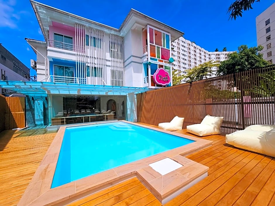 The Tint at Phuket Town Hotel