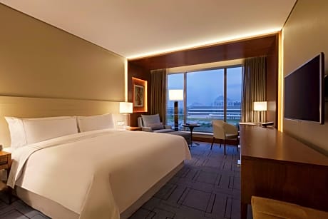 1 King Bed Deluxe Room Lagoon View C01