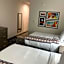 La Quinta Inn & Suites by Wyndham-Red Oak TX IH-35E
